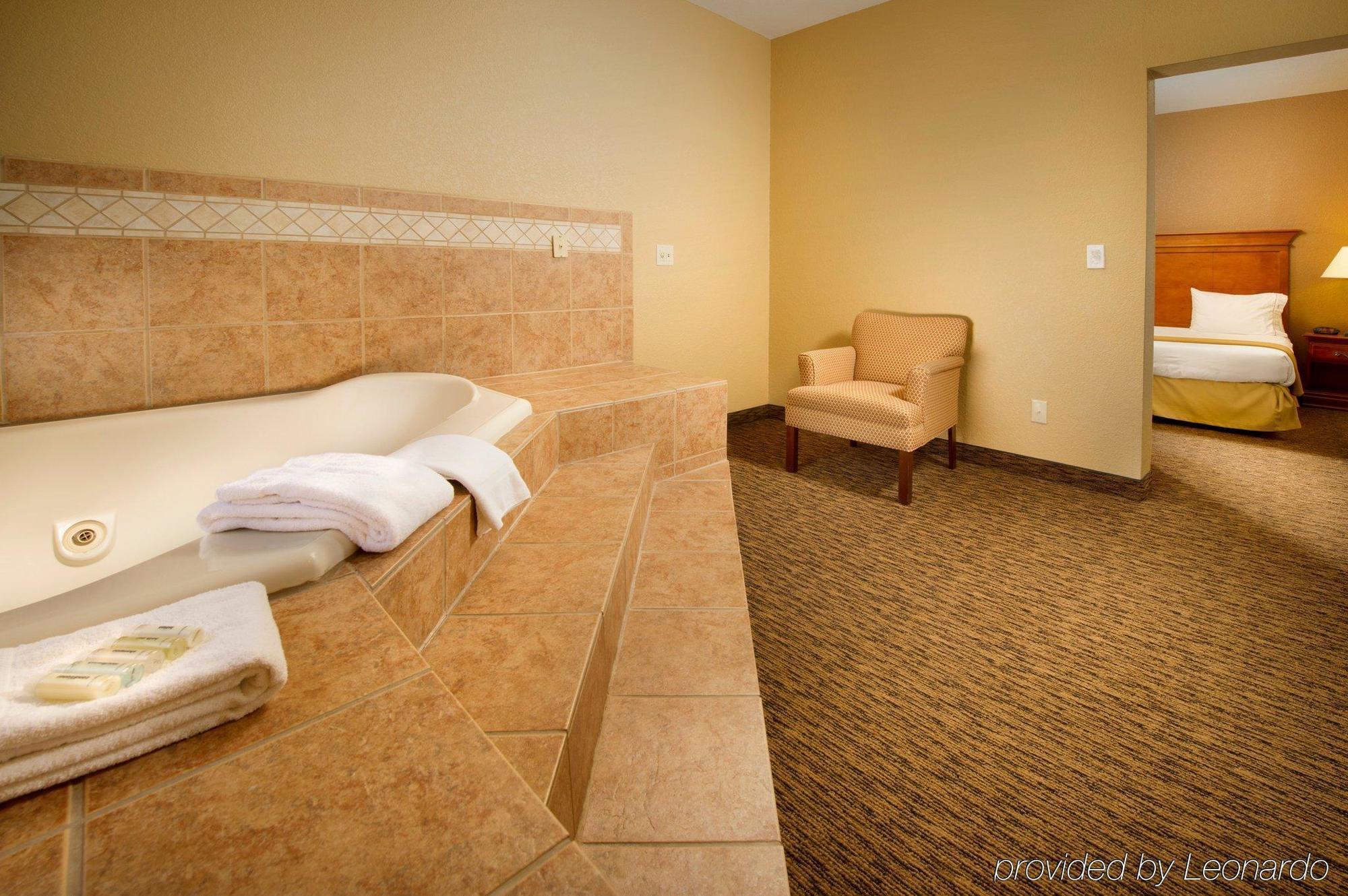 Holiday Inn Express & Suites San Antonio - Downtown Market Area By Ihg Bagian luar foto